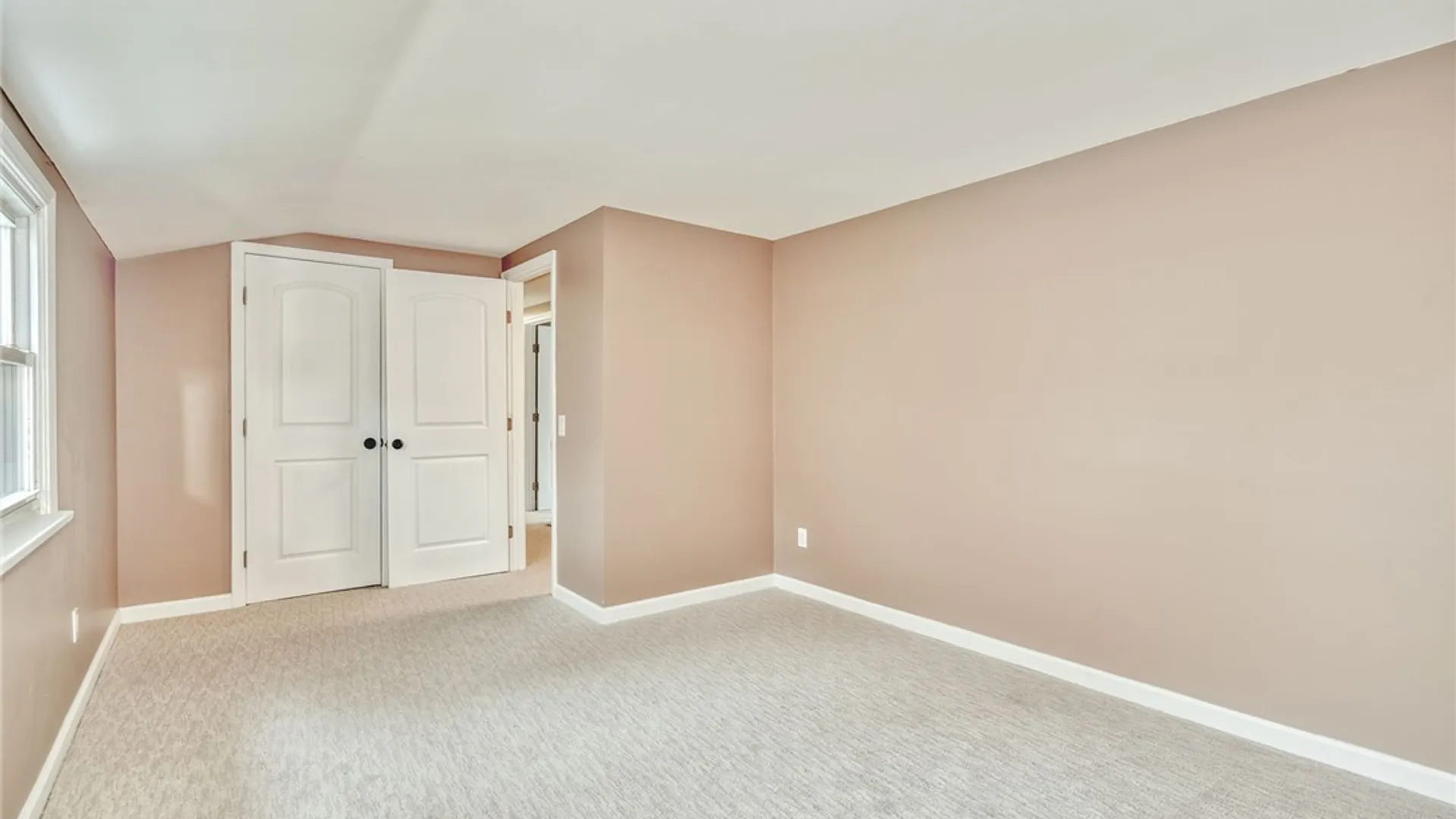 Property at 20 Sandoris Cir, Irondequoit, NY 14622 33