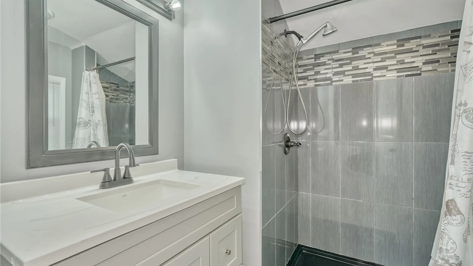 Property at 20 Sandoris Cir, Irondequoit, NY 14622 35