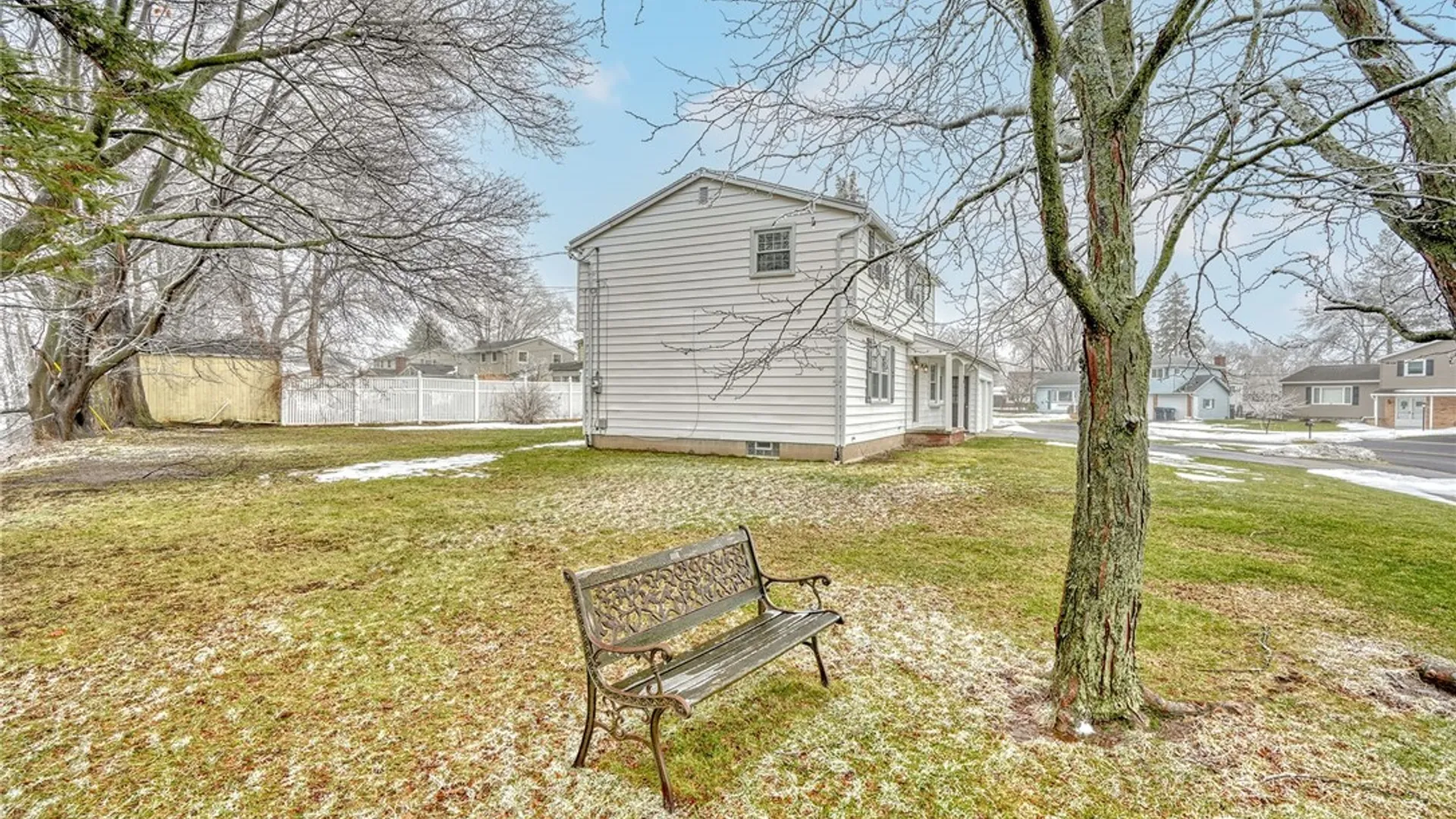 Property at 20 Sandoris Cir, Irondequoit, NY 14622 4