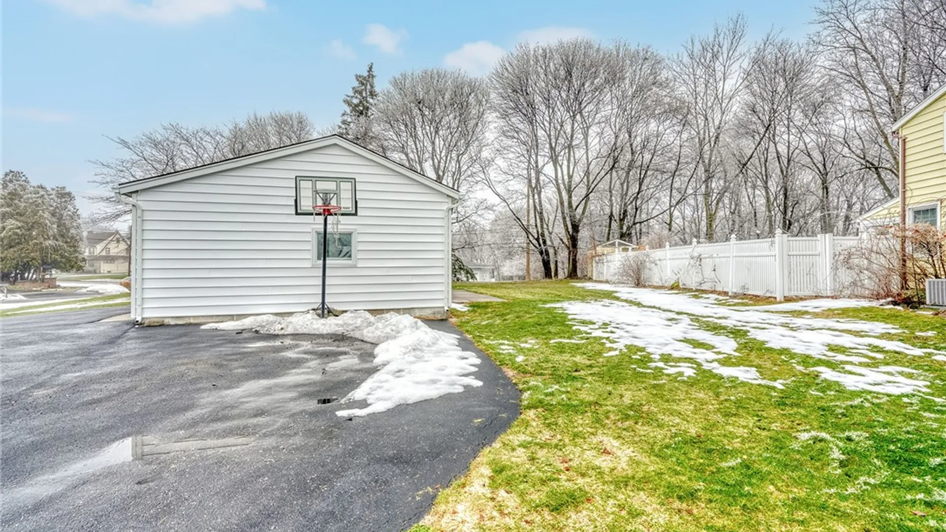 Property at 20 Sandoris Cir, Irondequoit, NY 14622 43