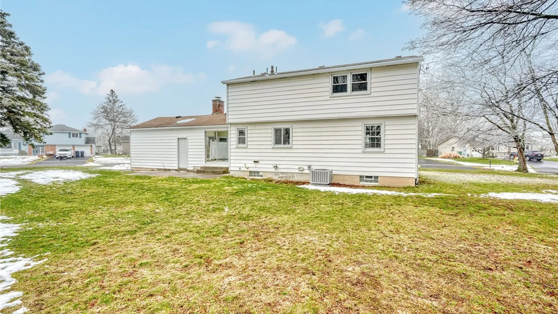 Property at 20 Sandoris Cir, Irondequoit, NY 14622 44