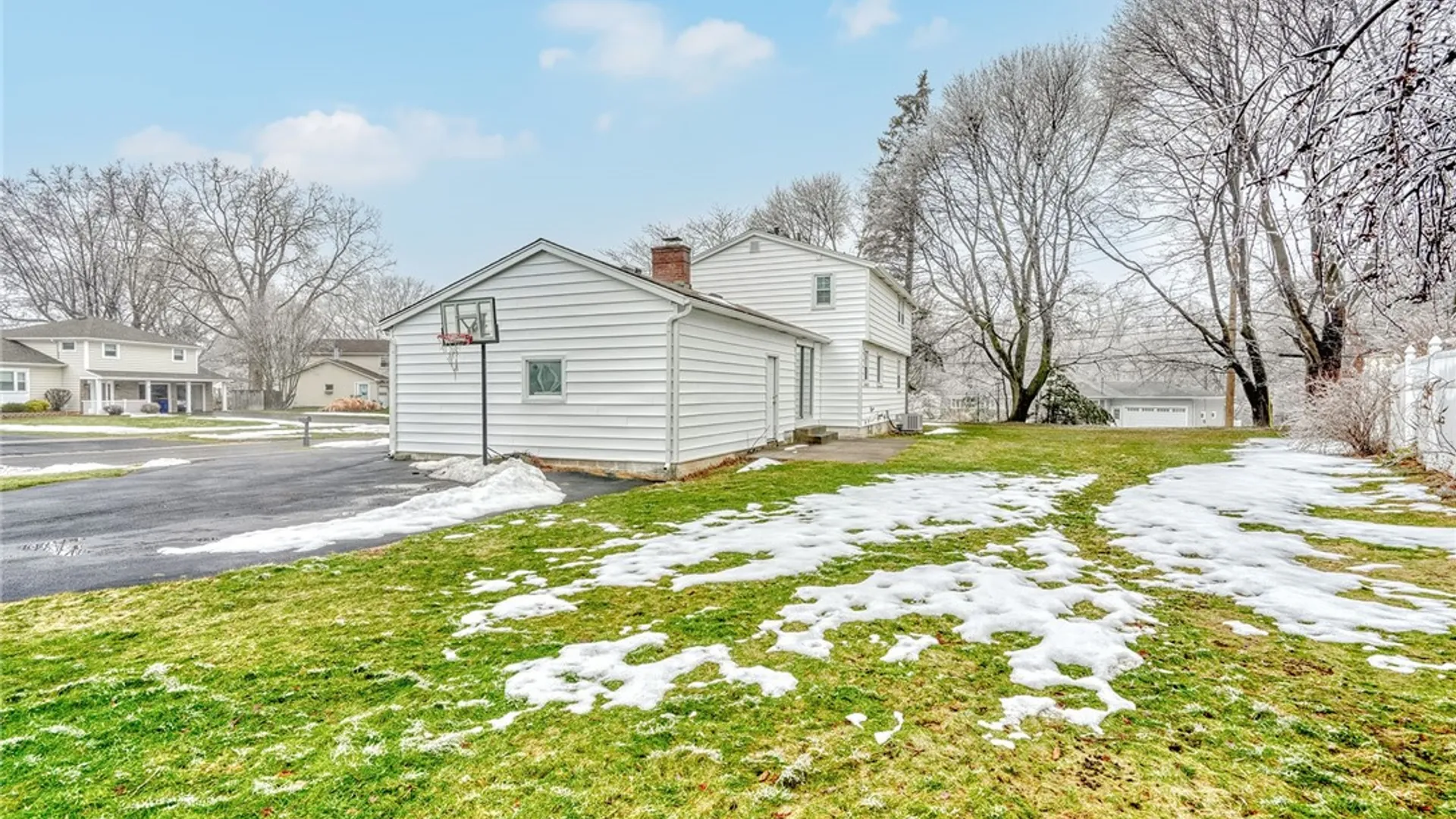 Property at 20 Sandoris Cir, Irondequoit, NY 14622 45