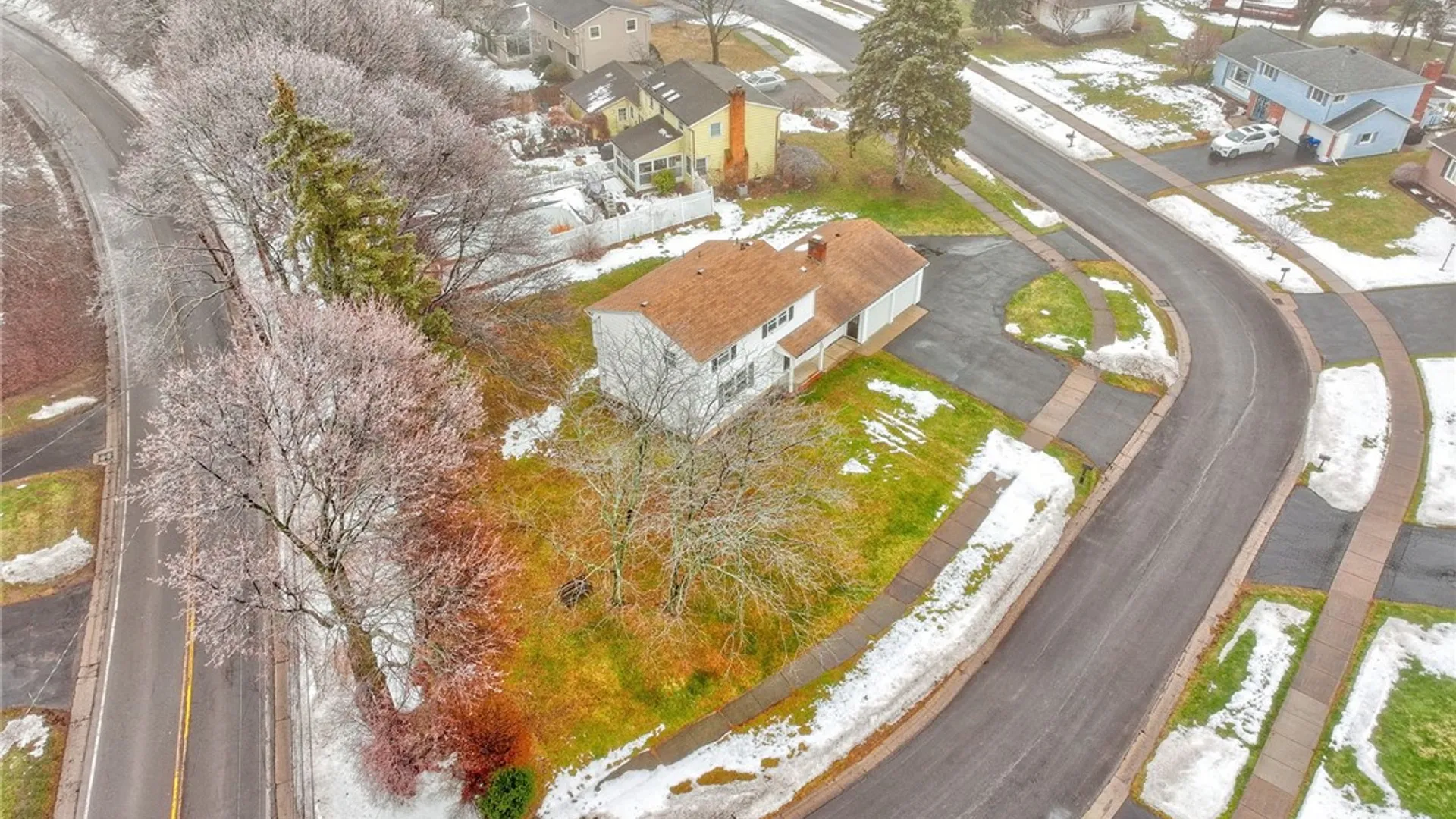 Property at 20 Sandoris Cir, Irondequoit, NY 14622 6