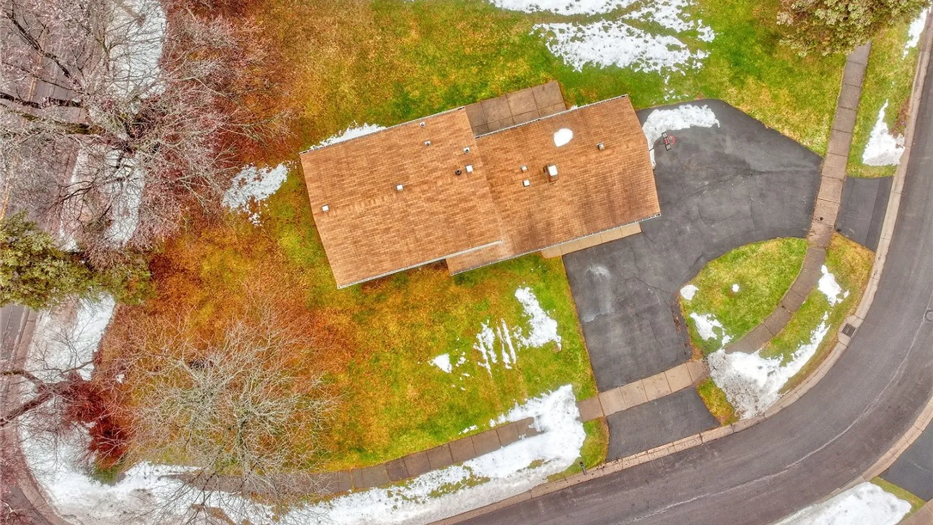 Property at 20 Sandoris Cir, Irondequoit, NY 14622 7