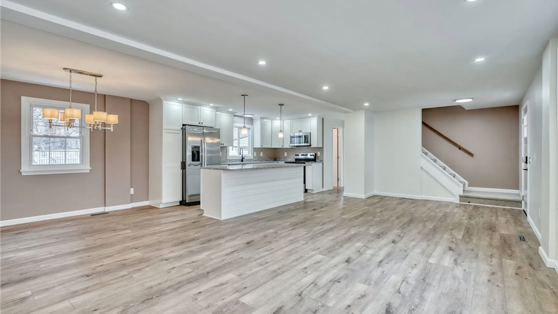 Property at 20 Sandoris Cir, Irondequoit, NY 14622 9