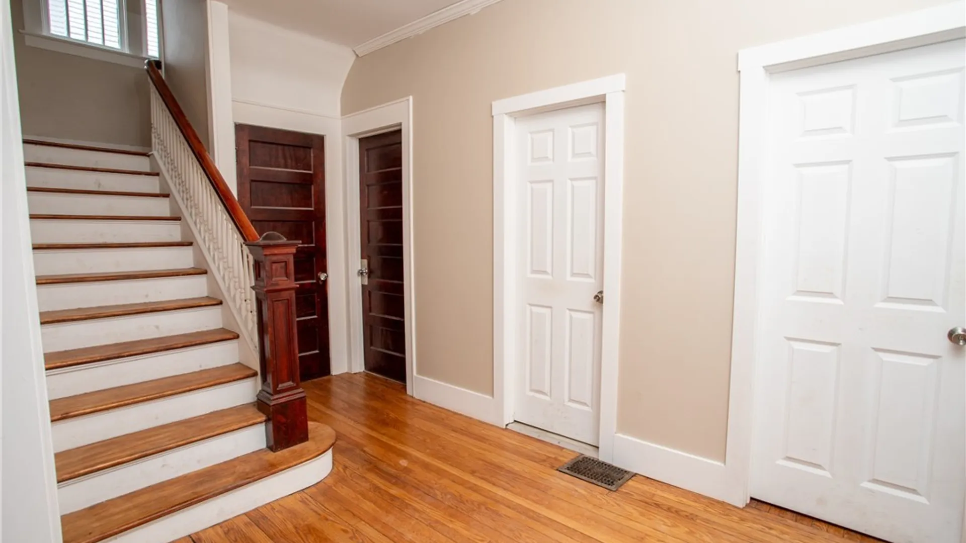 Property at 114 Victoria Place, Syracuse, NY 13210 7