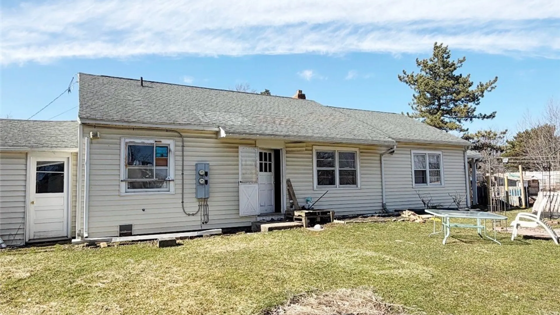 Property at 33-35 Brookhaven Drive, Cheektowaga, NY 14225 4