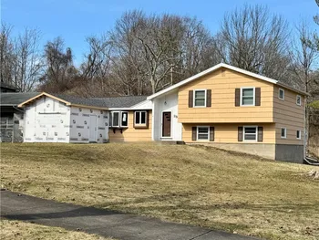 Property at 257 Cranbrooke Dr, Irondequoit, NY 14622