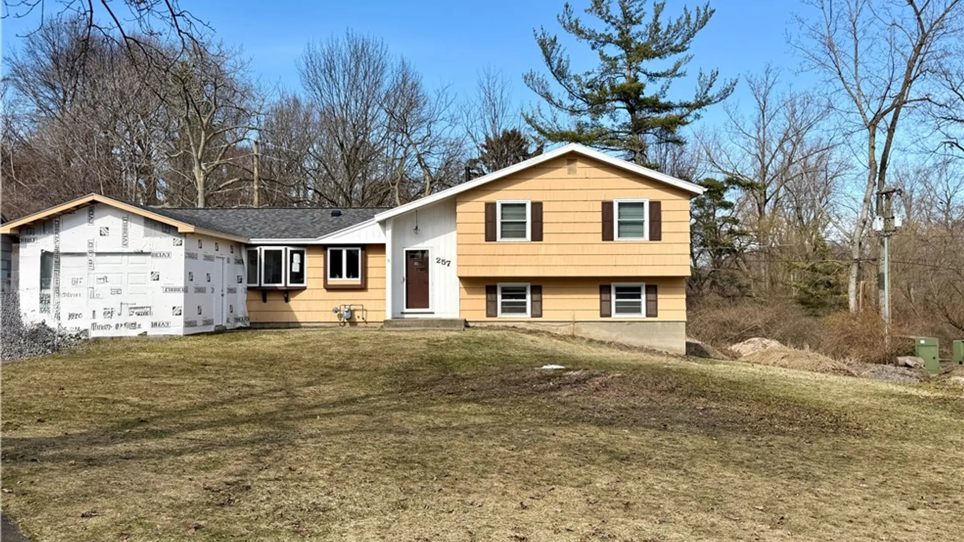 Property at 257 Cranbrooke Dr, Irondequoit, NY 14622 2