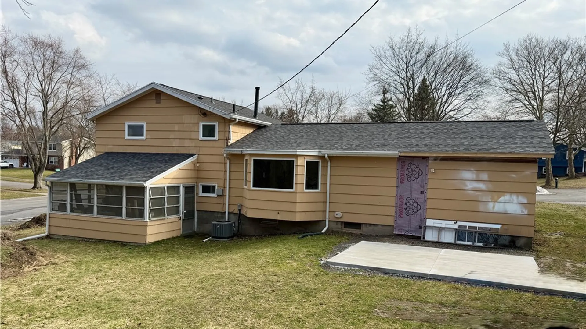 Property at 257 Cranbrooke Dr, Irondequoit, NY 14622 3