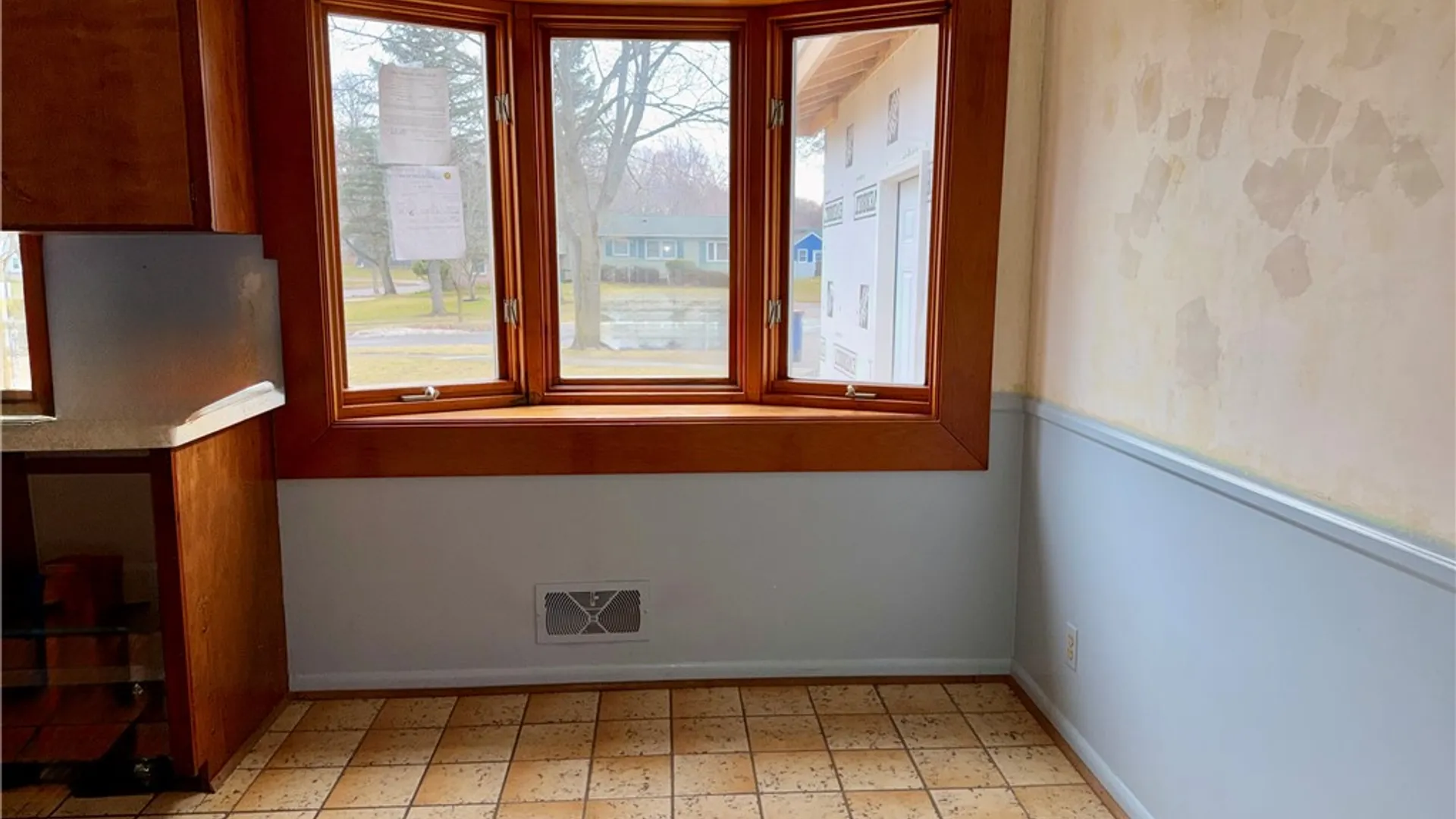 Property at 257 Cranbrooke Dr, Irondequoit, NY 14622 7