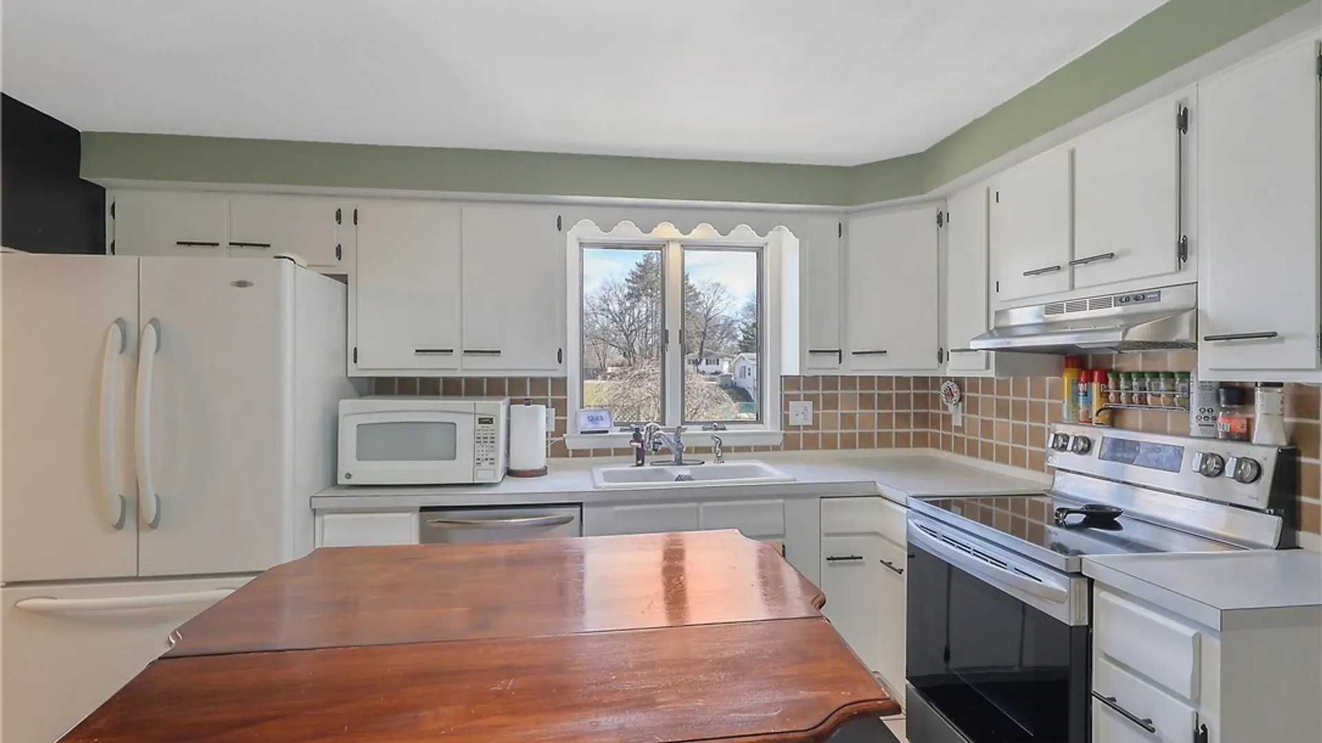 Property at 120 Brookview Lane, Salina, NY 13088 16