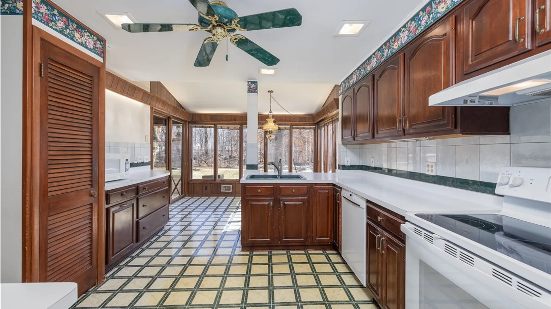 Property at 566 Black Walnut Drive, Greece, NY 14615 10