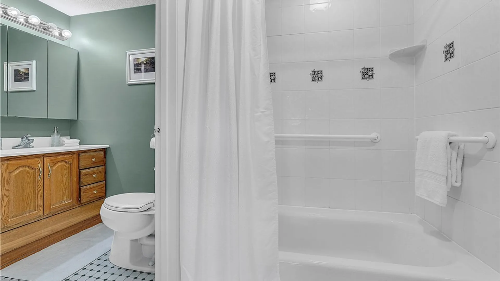 Property at 1011 Westage At The Harbor, Irondequoit, NY 14617 23