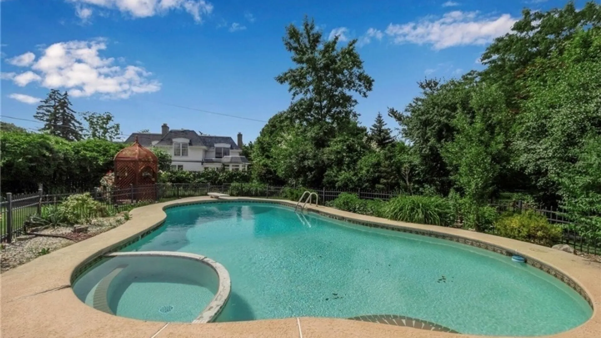 Property at 393 Dan Troy Drive, Amherst, NY 14221 34