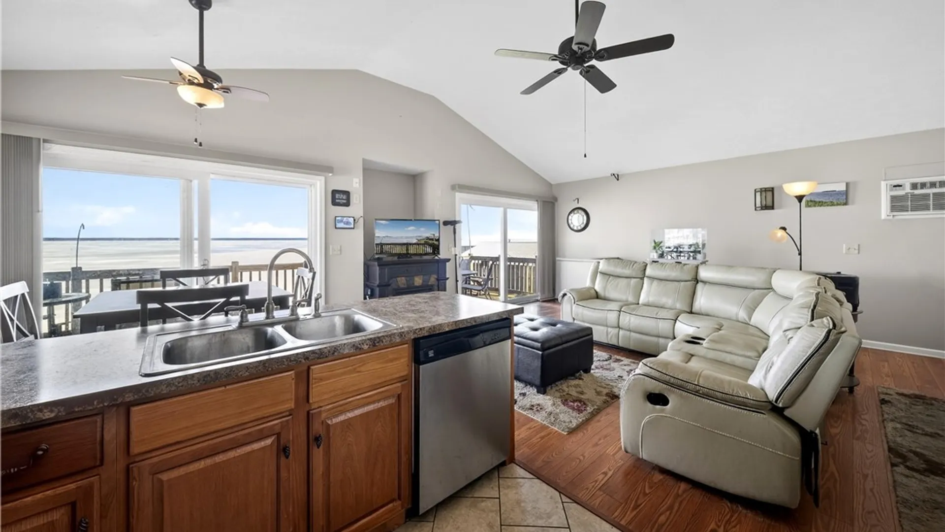 Property at 7113 Lakeshore Rd, Cicero, NY 13039 10