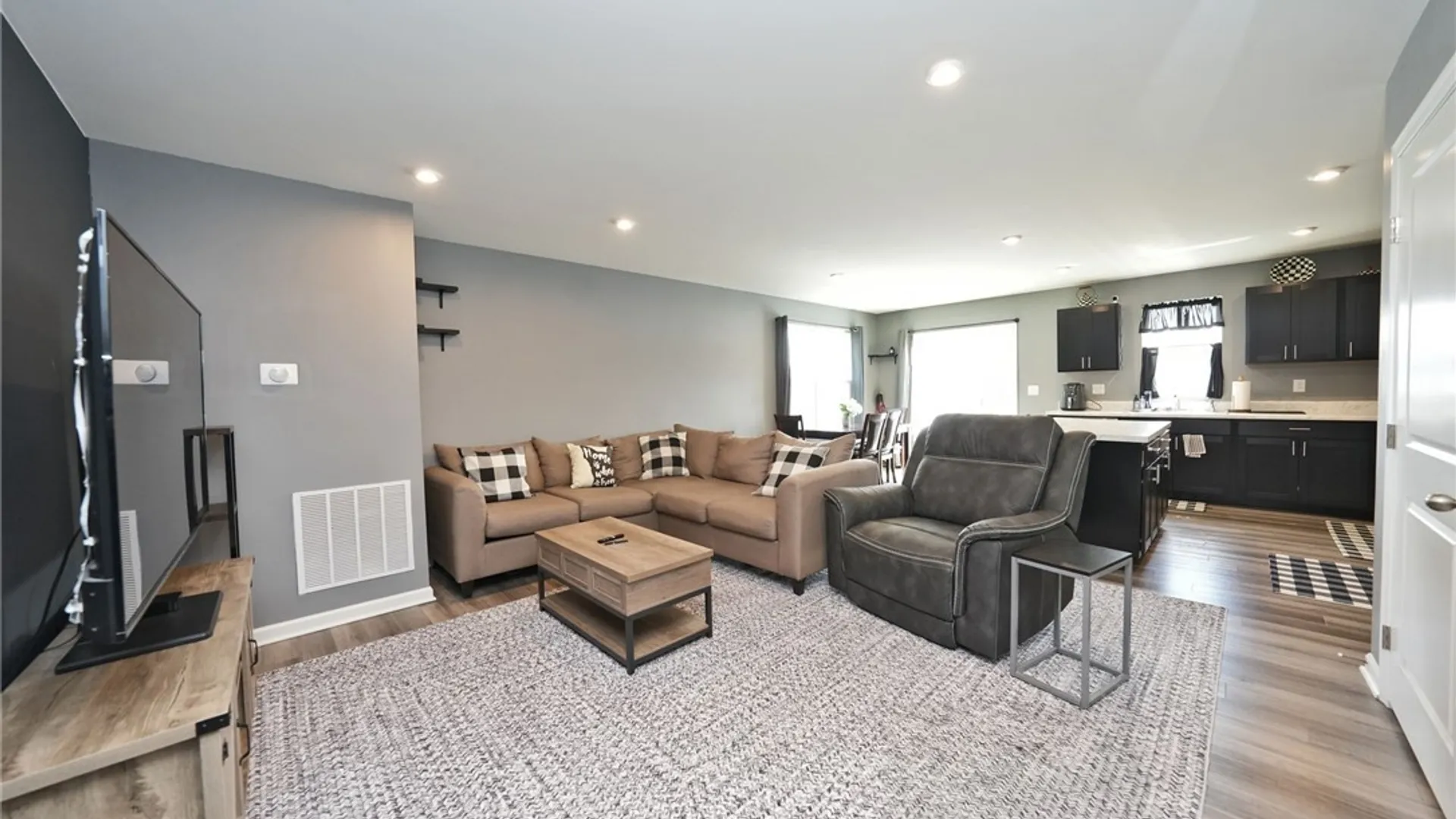 Property at 117 South Drive, West Seneca, NY 14218 6