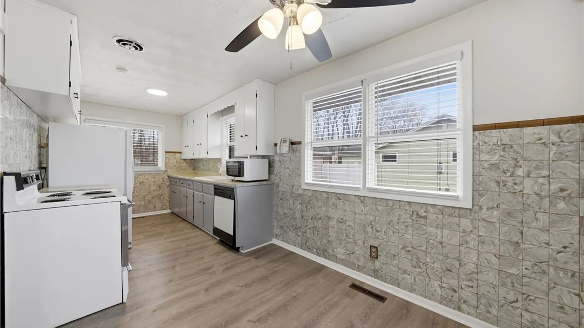 Property at 7383 Saint Joseph Road, Niagara, NY 14304 9