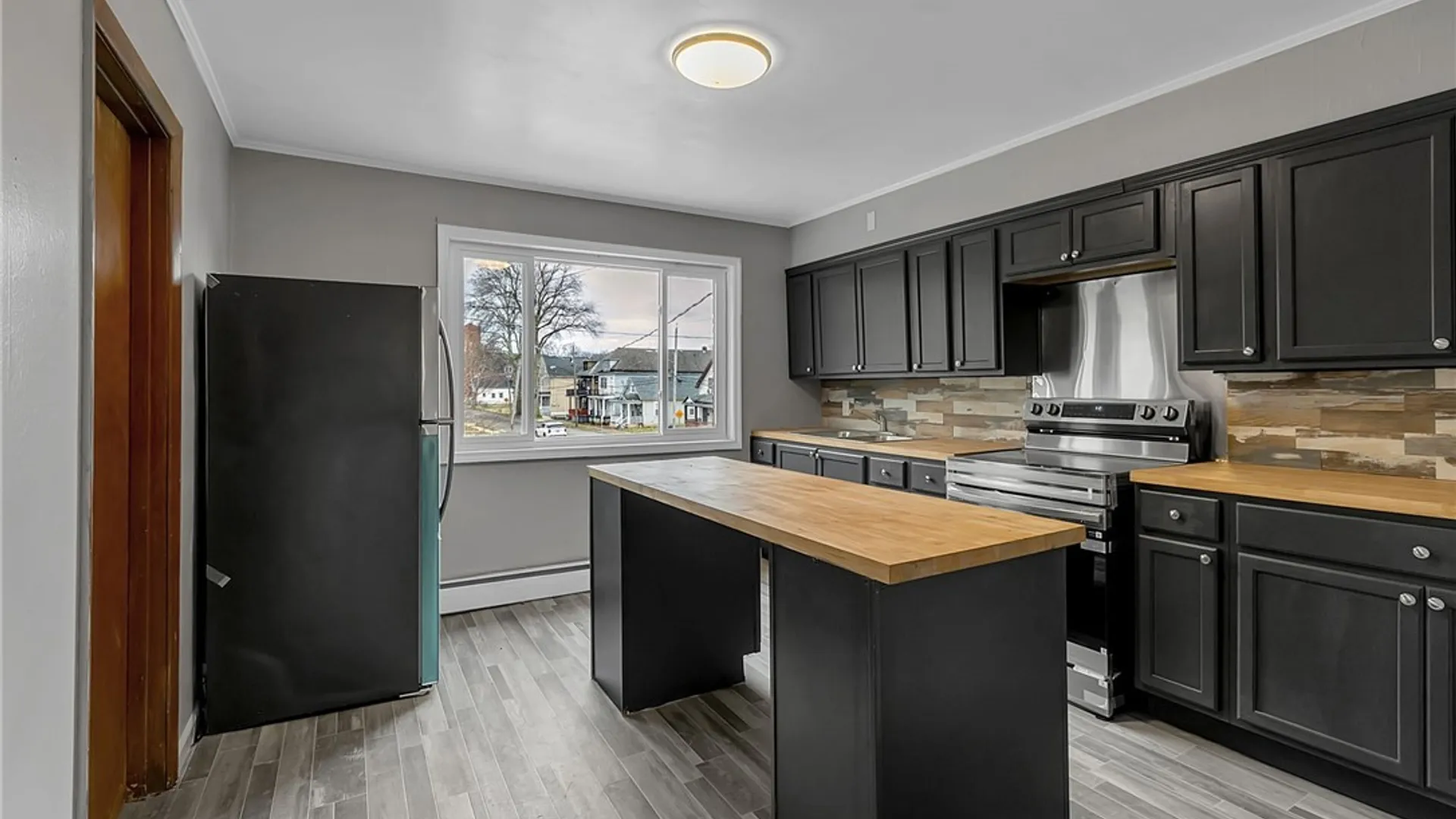 Property at 629 Broadway Street, Buffalo, NY 14212 5