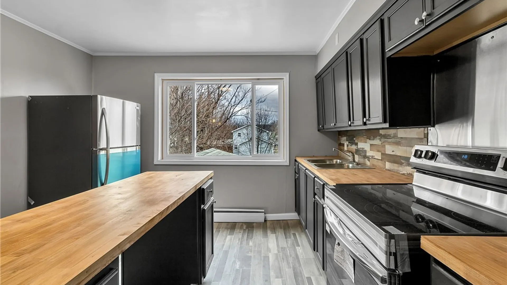 Property at 629 Broadway Street, Buffalo, NY 14212 6