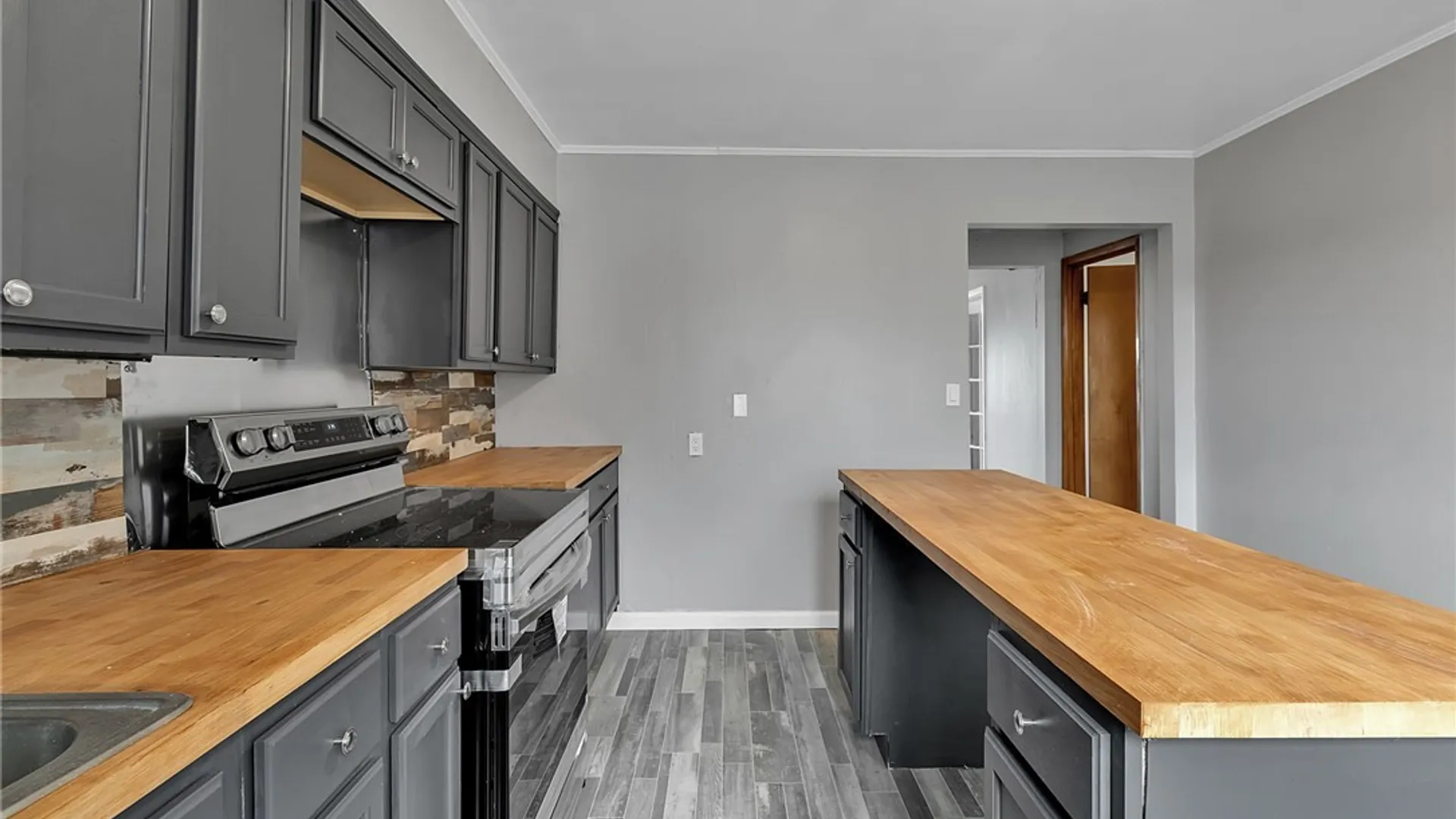 Property at 629 Broadway Street, Buffalo, NY 14212 7