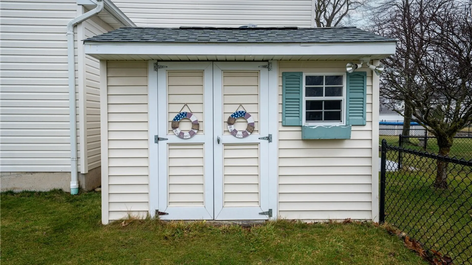 Property at 7243 Wilrose Court, Wheatfield, NY 14120 4