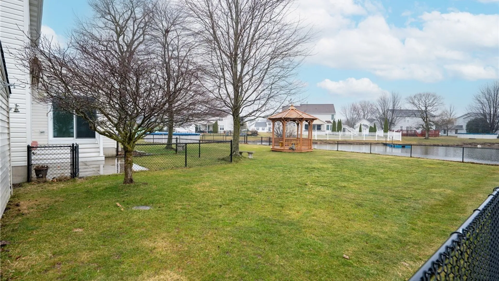 Property at 7243 Wilrose Court, Wheatfield, NY 14120 5