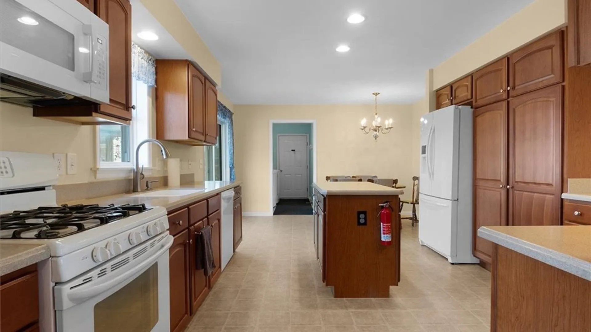 Property at 6624 Tuckahoe Road, Williamson, NY 14589 16