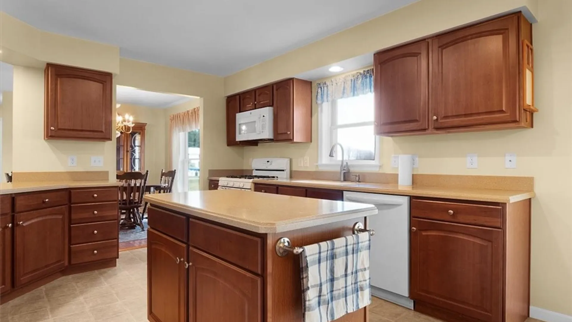 Property at 6624 Tuckahoe Road, Williamson, NY 14589 17