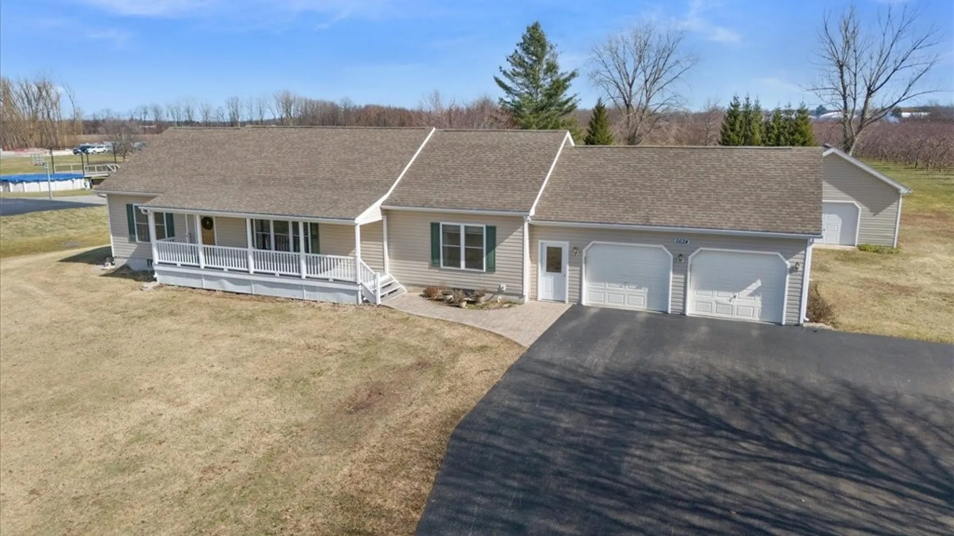 Property at 6624 Tuckahoe Road, Williamson, NY 14589 2