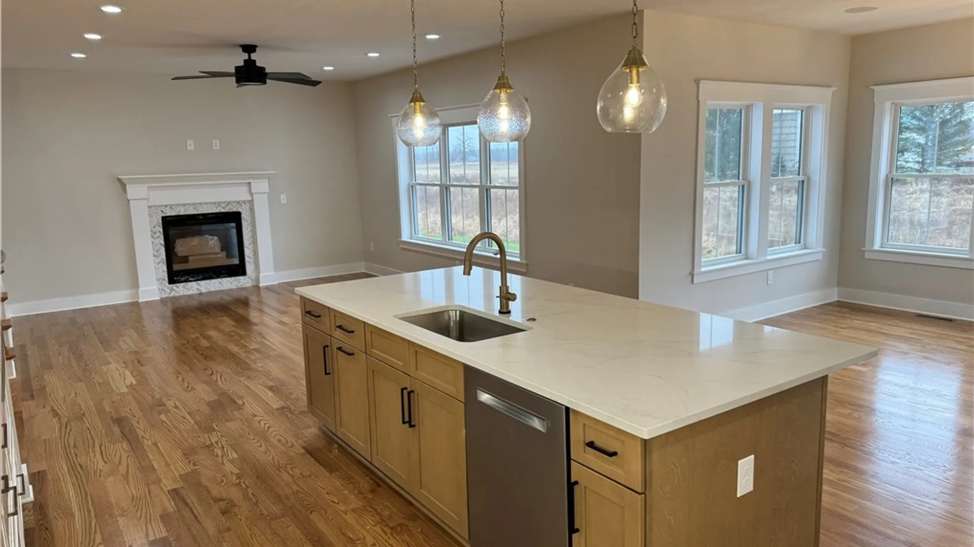 Property at 8539 Angus Path, Cicero, NY 13039 14