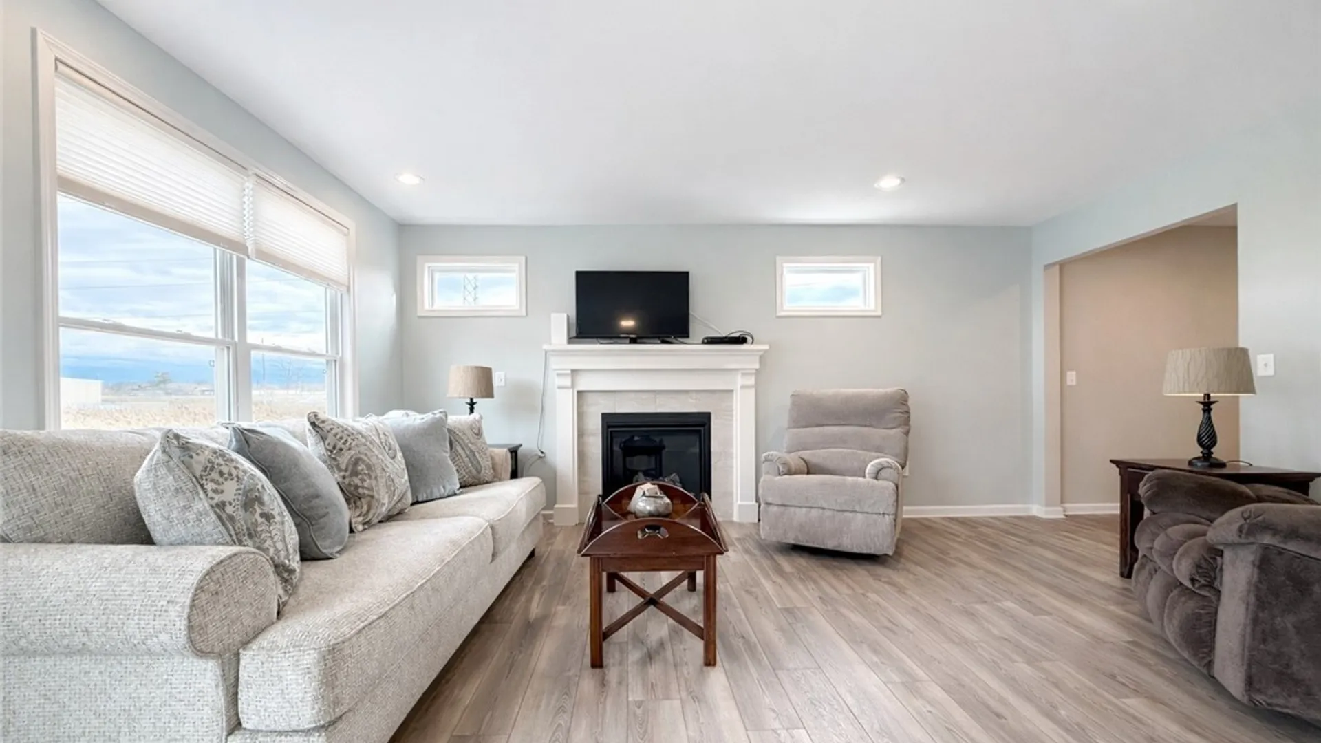 Property at 902 Carriage Lane, West Seneca, NY 14224 5