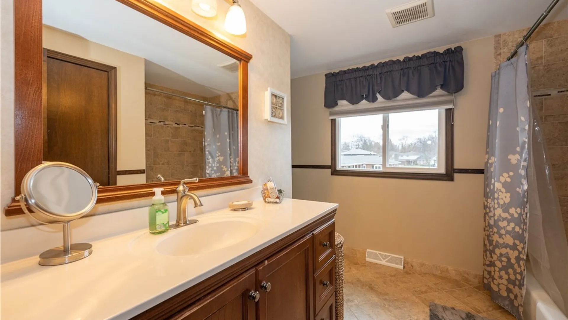 Property at 188 Paradise Lane, Tonawanda, NY 14150 32