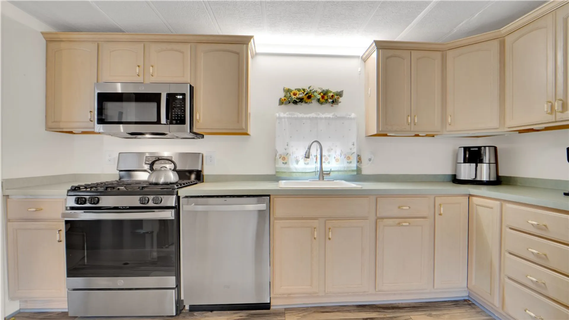 Property at 36 Wayside Drive, Penfield, NY 14625 6