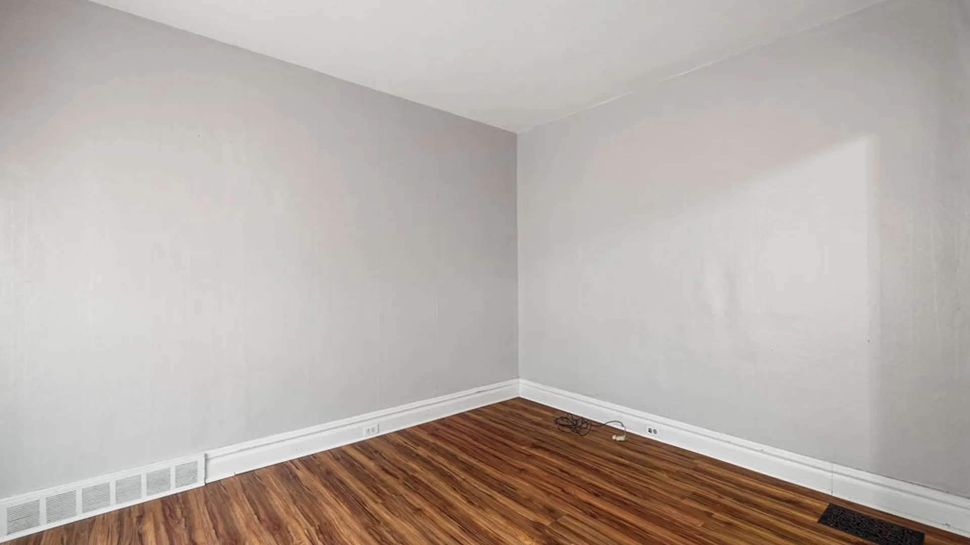 Property at 1510 Willow Avenue, Niagara Falls, NY 14305 6