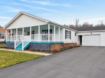 Property at 4272 Canalside Dr, Palmyra, NY 14522