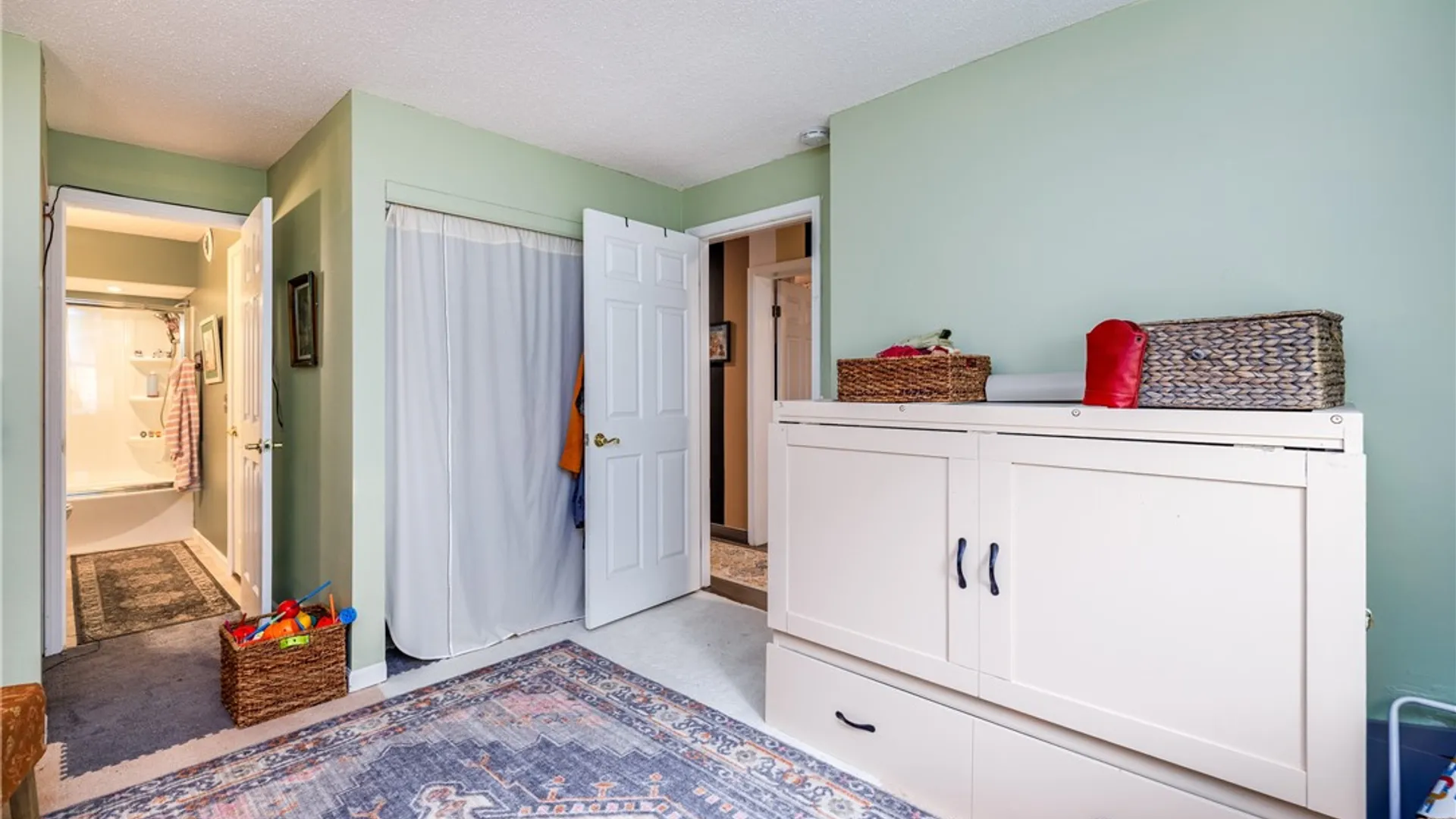 Property at 206 Bay Village Drive, Irondequoit, NY 14609 14