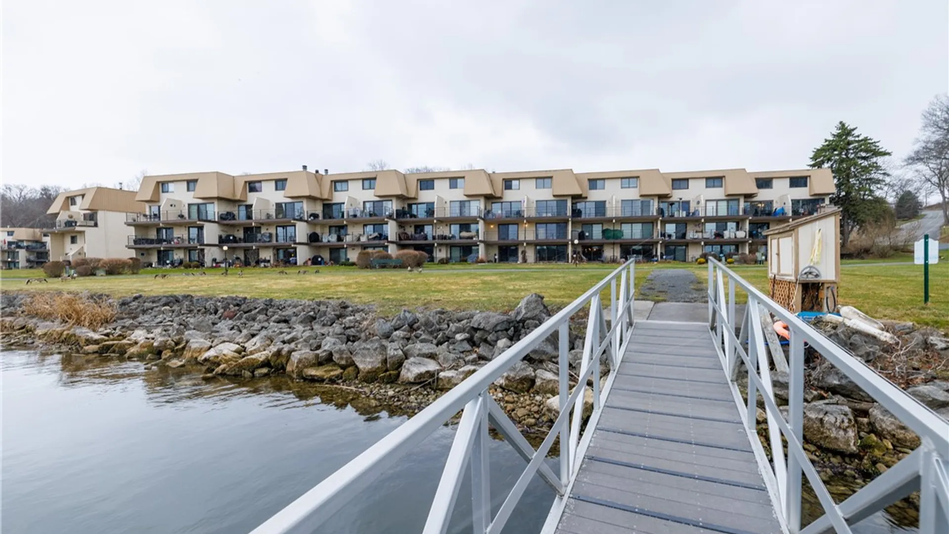 Property at 206 Bay Village Drive, Irondequoit, NY 14609 23