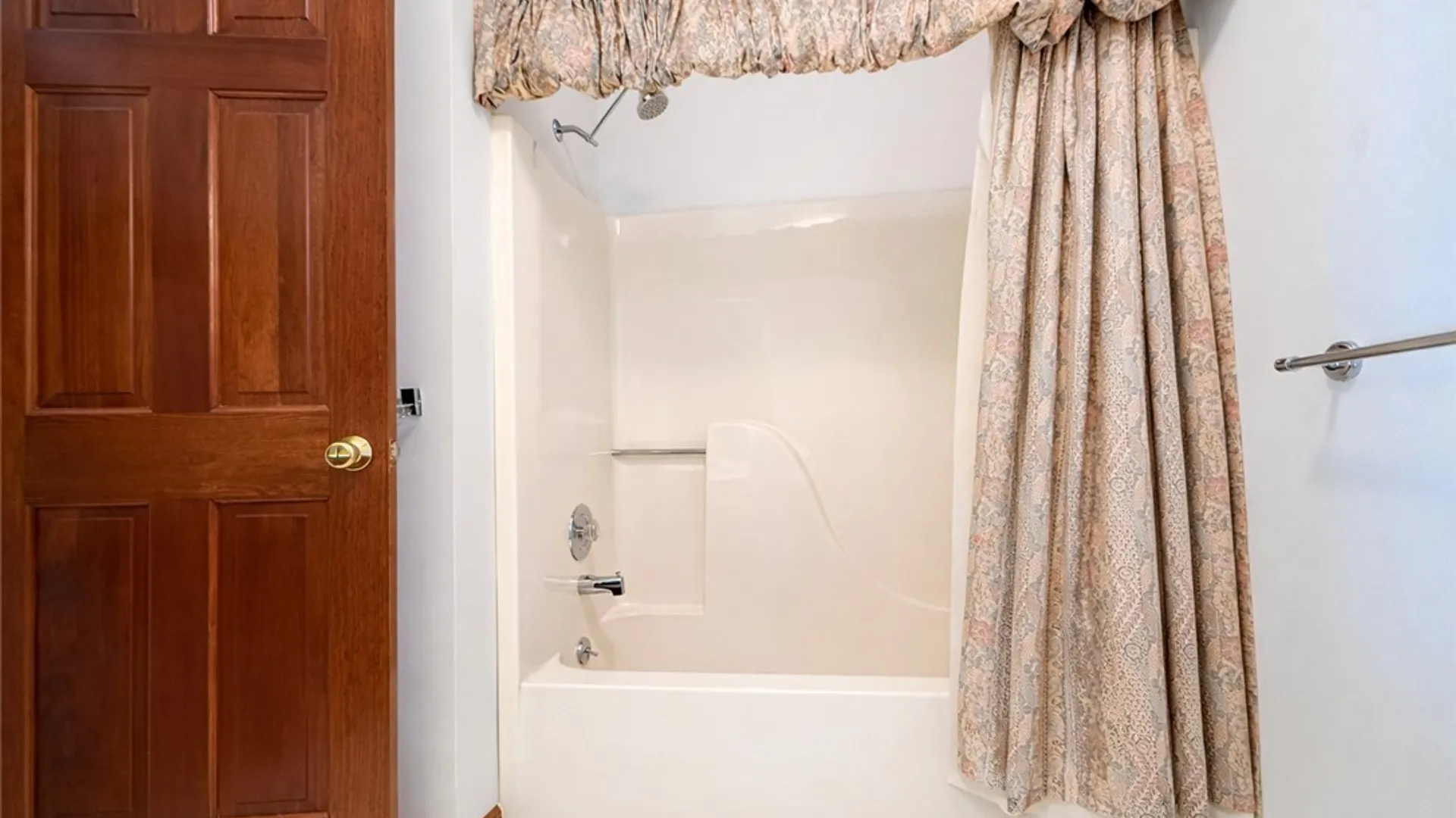 Property at 3226 River Road, Grand Island, NY 14072 21