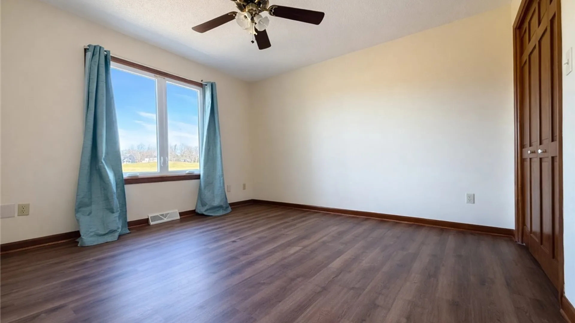 Property at 3226 River Road, Grand Island, NY 14072 14