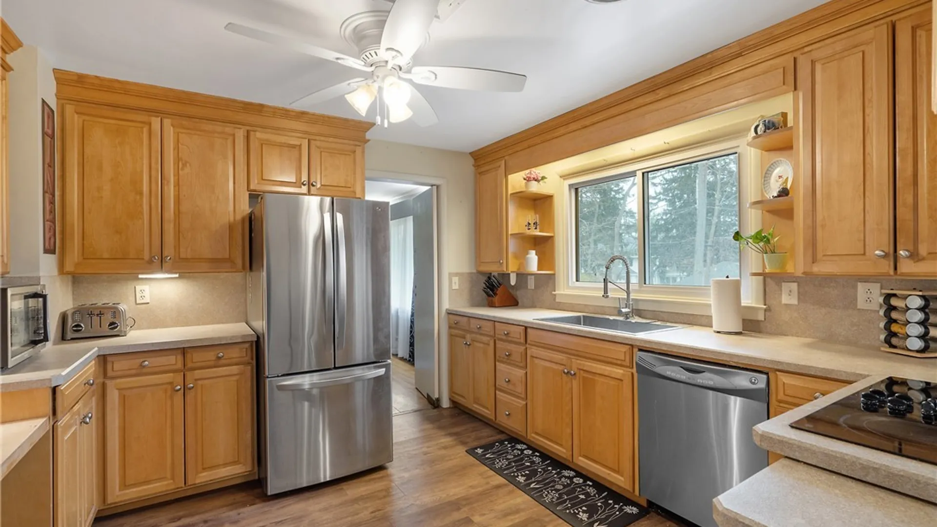 Property at 27 Lynacres Boulevard, DeWitt, NY 13066 12