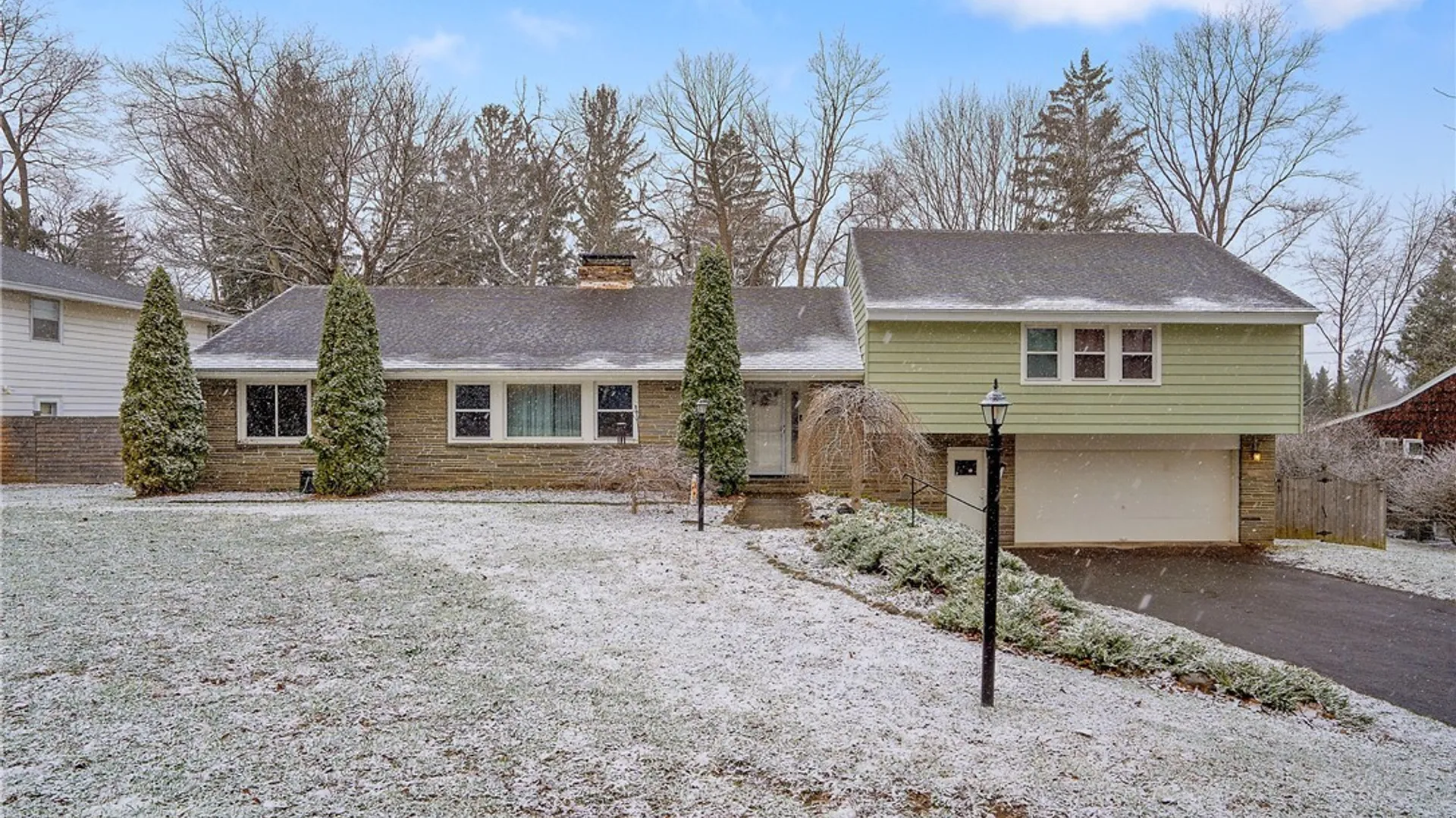 Property at 27 Lynacres Boulevard, DeWitt, NY 13066 2