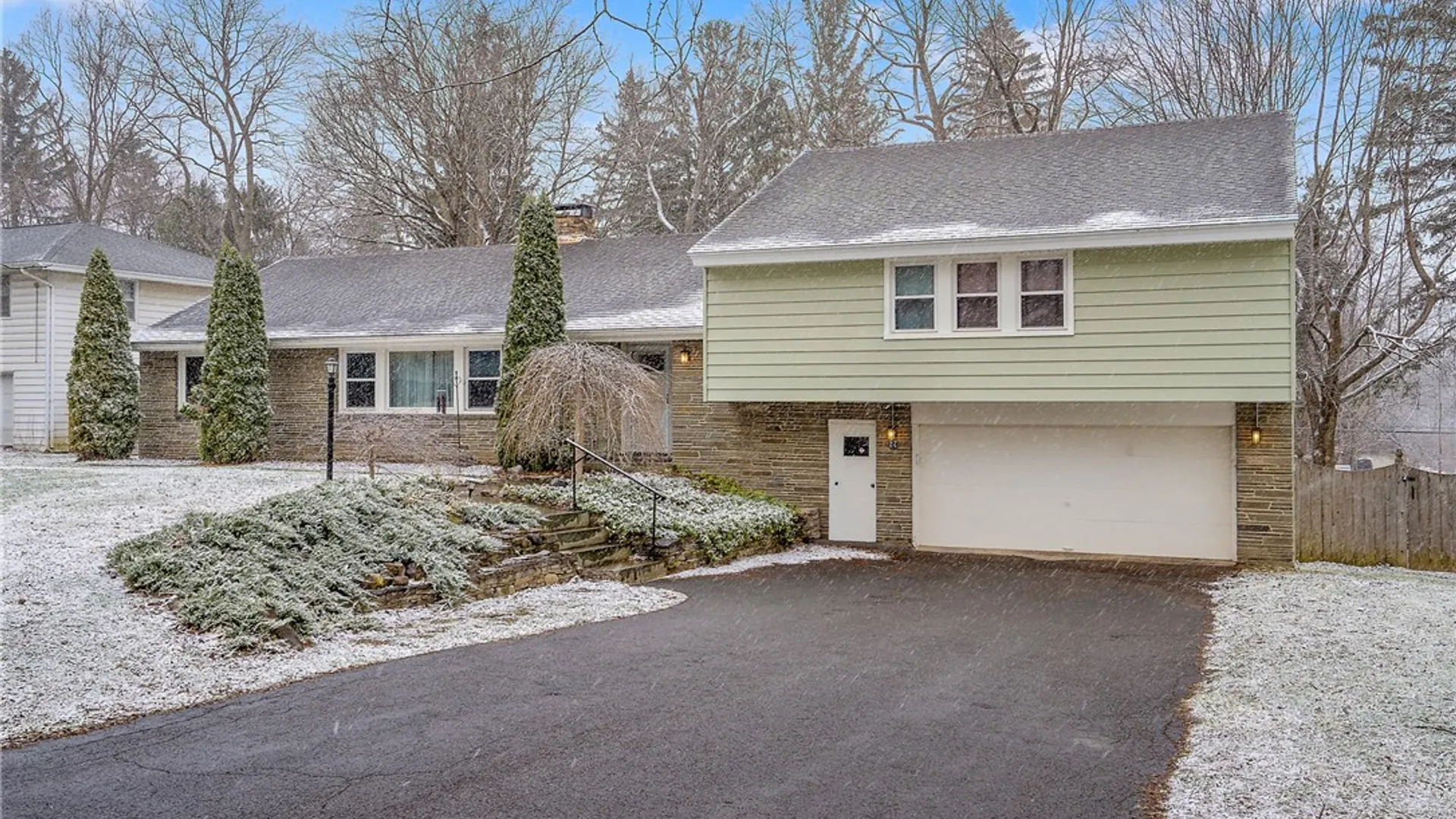 Property at 27 Lynacres Boulevard, DeWitt, NY 13066 3