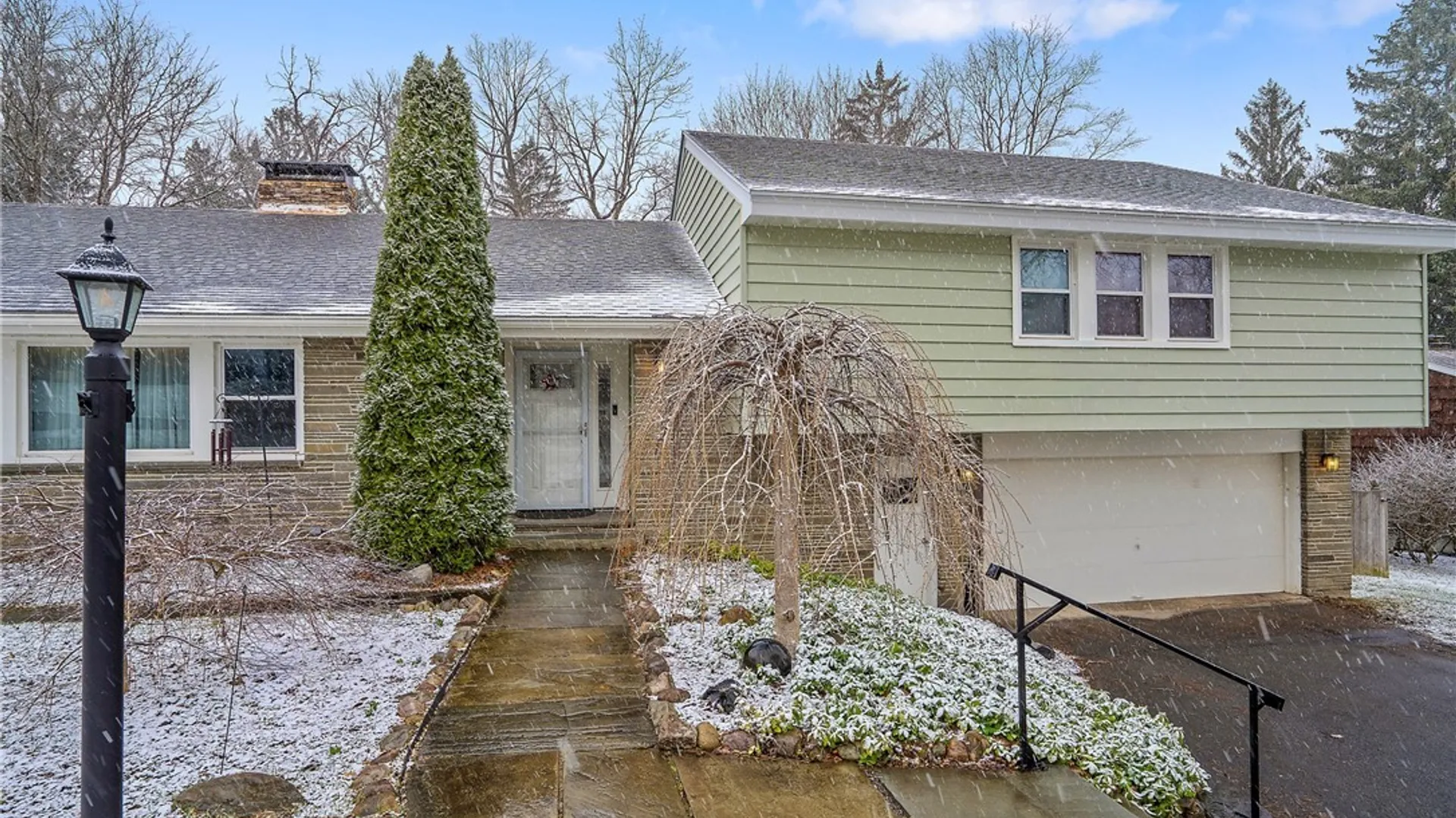 Property at 27 Lynacres Boulevard, DeWitt, NY 13066 4