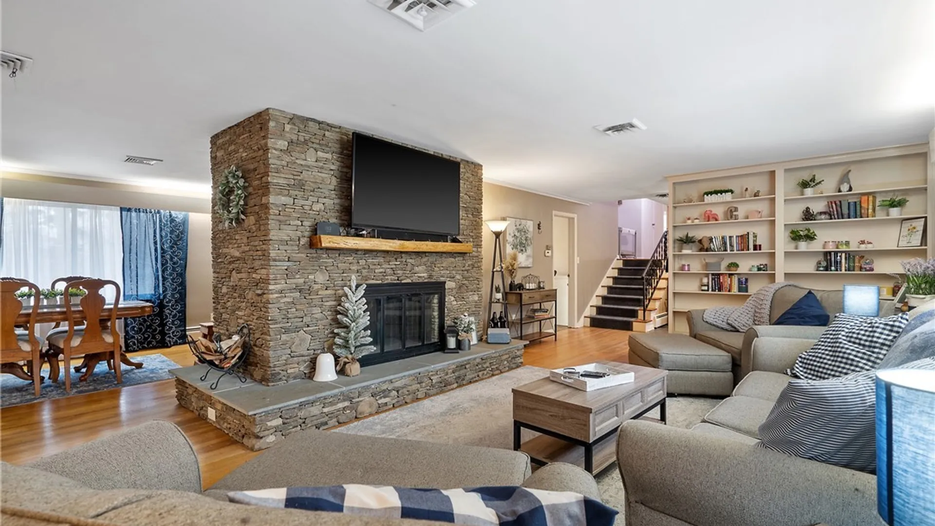 Property at 27 Lynacres Boulevard, DeWitt, NY 13066 8