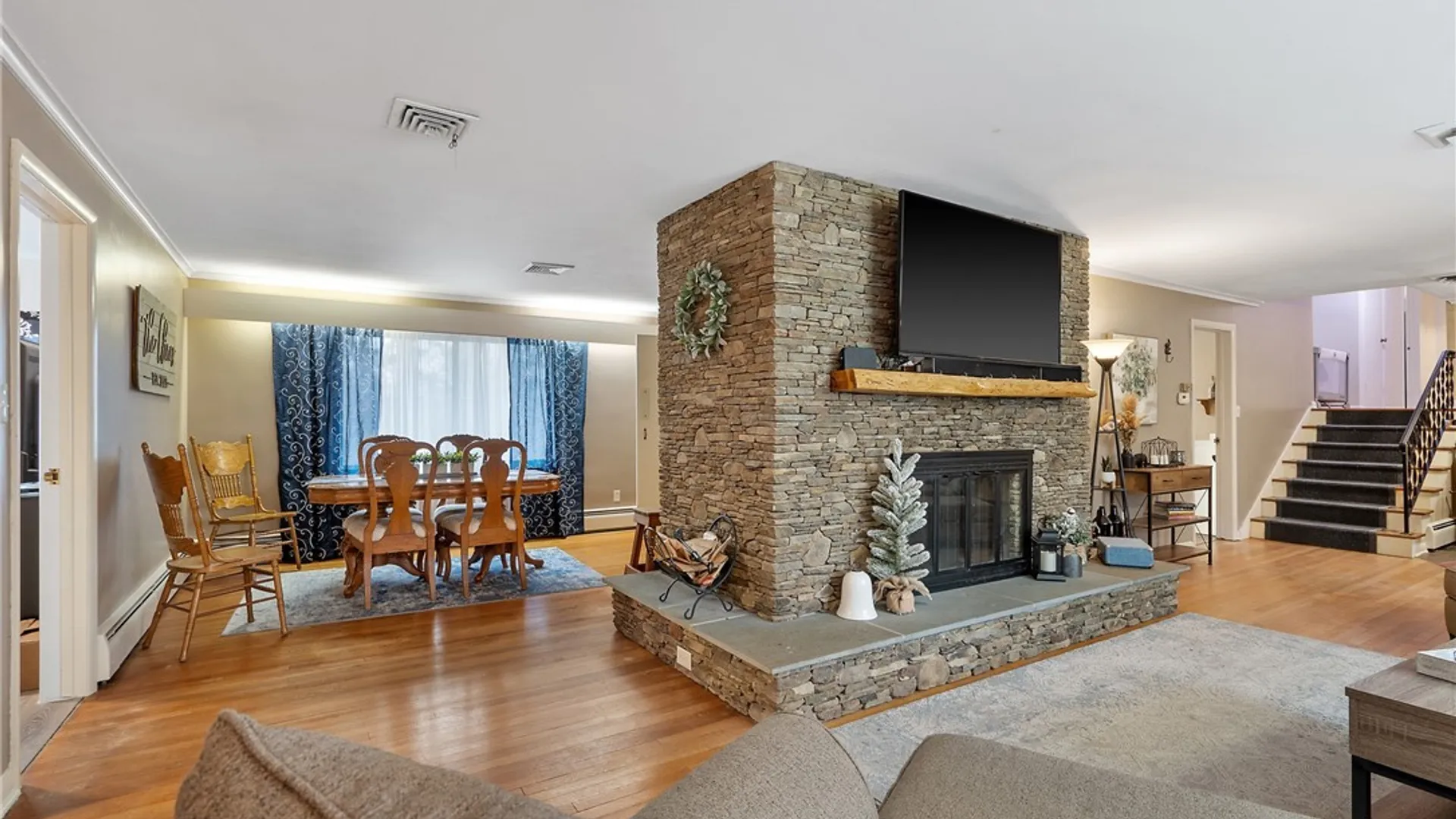 Property at 27 Lynacres Boulevard, DeWitt, NY 13066 9