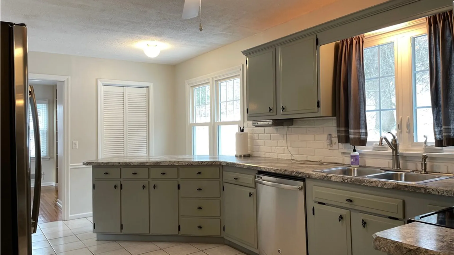 Property at 23 Blackwatch, Perinton, NY 14450 11