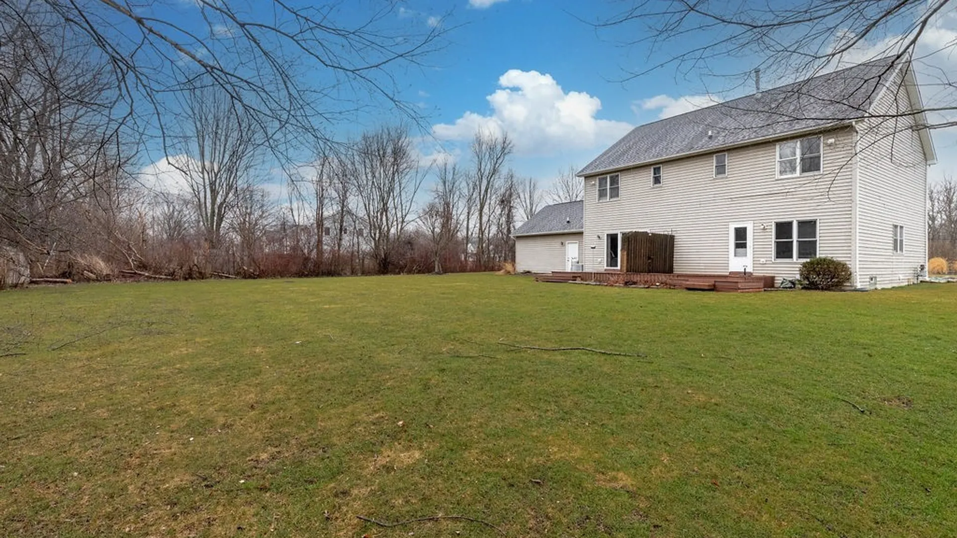 Property at 9520 Lapp Road, Clarence, NY 14032 5