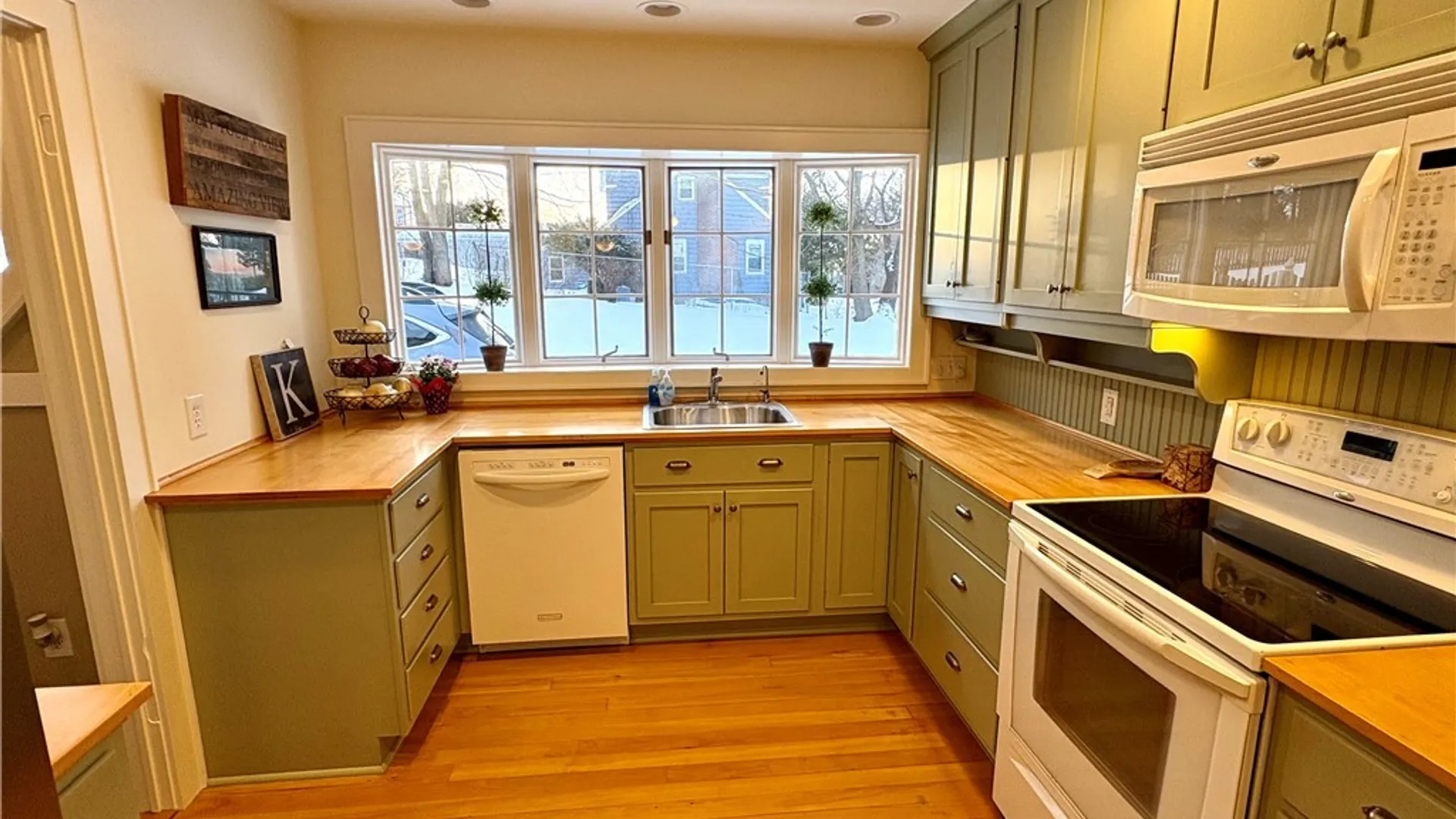 Property at 206 Edgemont Drive, Syracuse, NY 13214 21