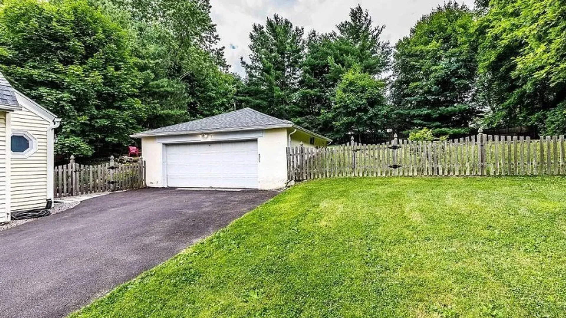 Property at 206 Edgemont Drive, Syracuse, NY 13214 6